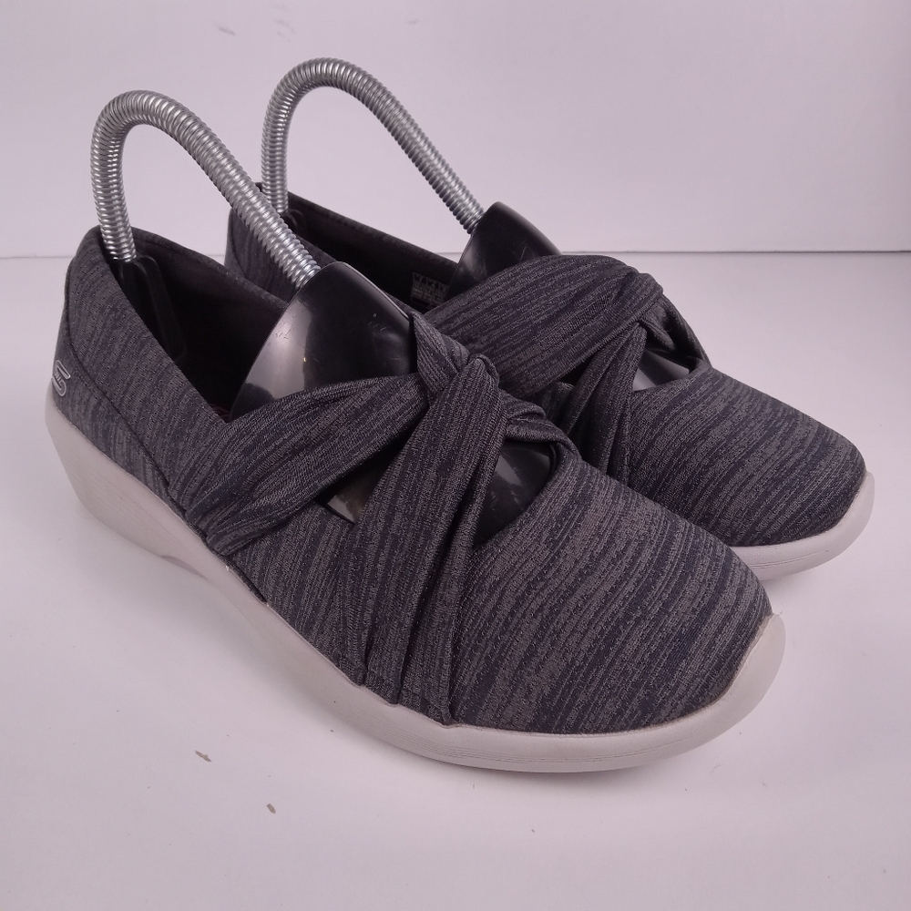 Skechers Arya Knot My Problem Sneaker 7 Gray Heathered Slip-on Woven Jersey Mesh